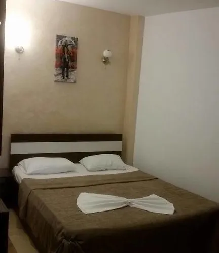 Denisa ゲストハウス 3*